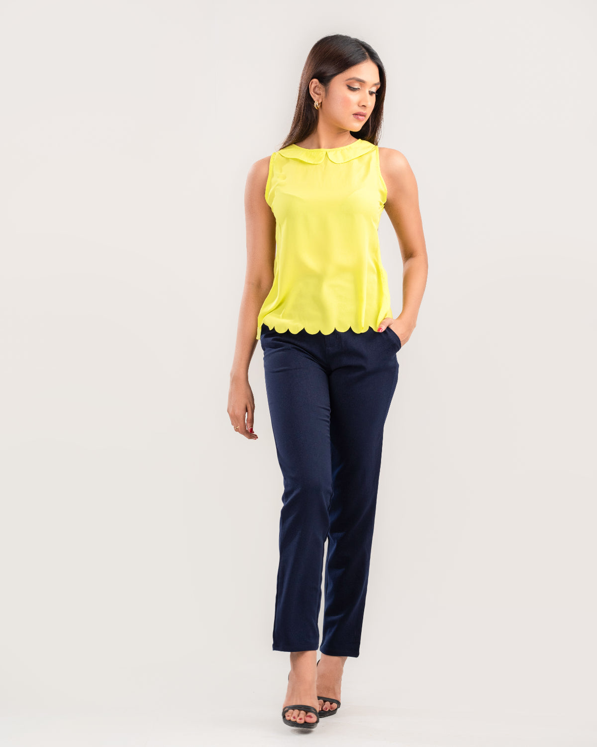 Sleeveless Lasercut Peter Pan Collar Top